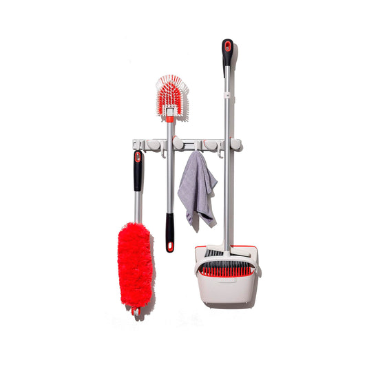 OXO Good Grips - Organizador de fregona y escoba montado en la pared